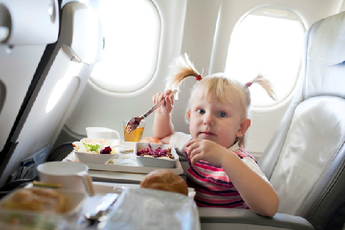 girl eating on plane credit iS 7077 5111 1382331078